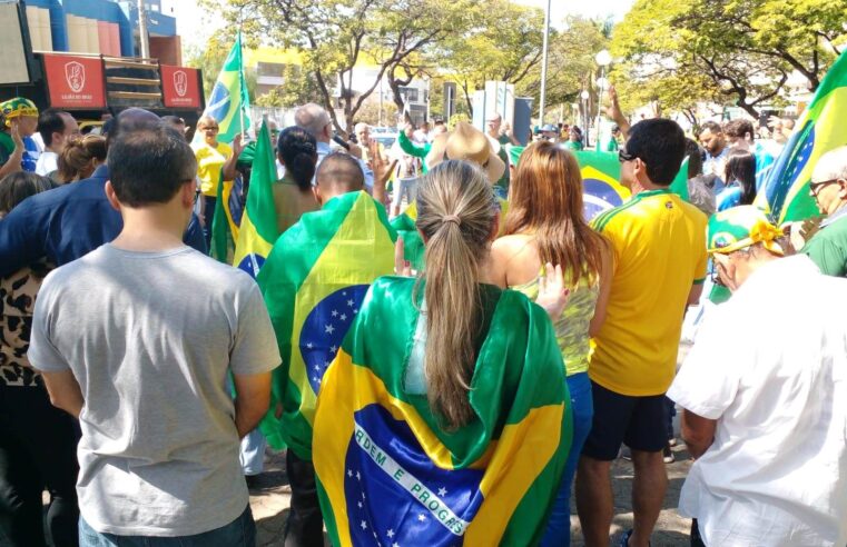 Manifestação em apoio ao presidente Jair Bolsonaro é realizada em Montes Claros