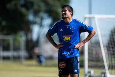 Ramon relata ‘dificuldade’ em jogar a Série B e comenta disputa por vaga na zaga do Cruzeiro