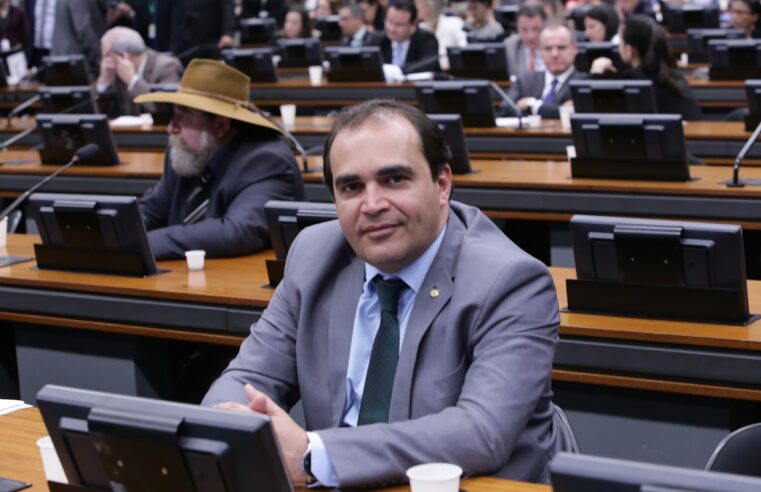 Marcelo Freitas comemora aprovação da moradia garantida