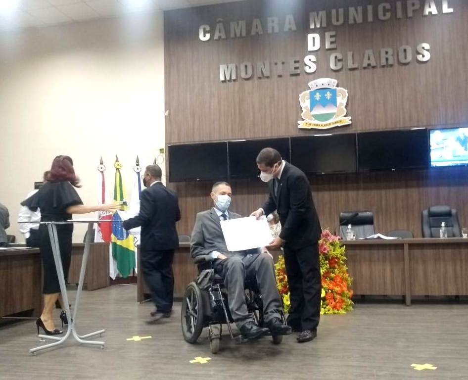 Eleitos e reeleitos em 2020 são diplomados em cerimônia realizada em Montes Claros