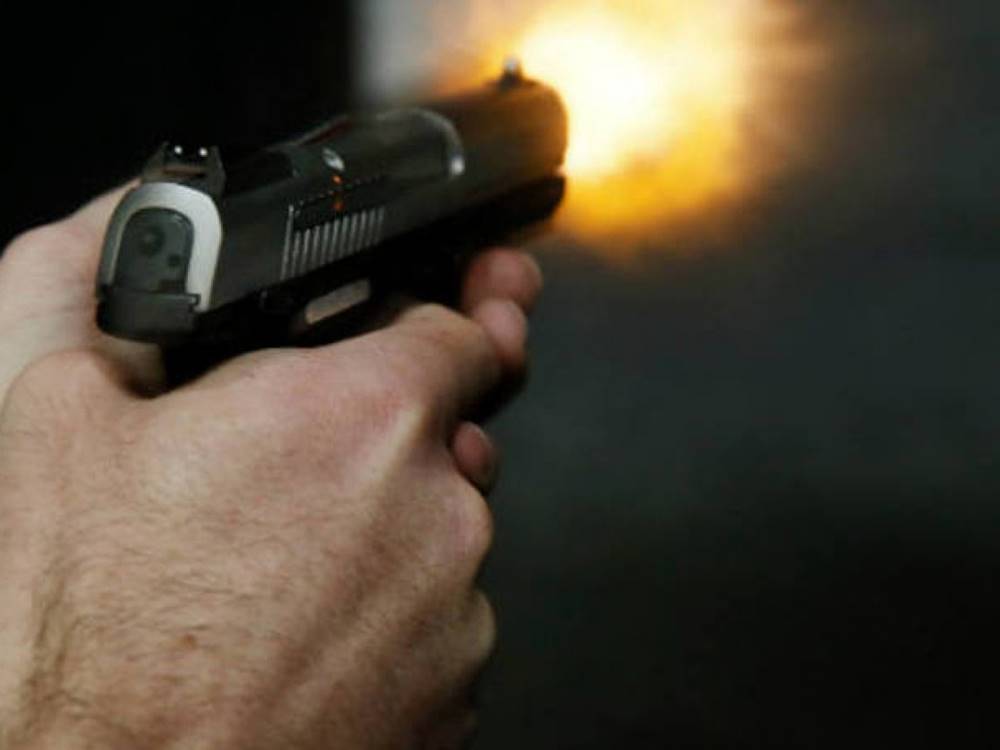 Homem mata companheira com vários tiros dentro de bar, em Janaúba