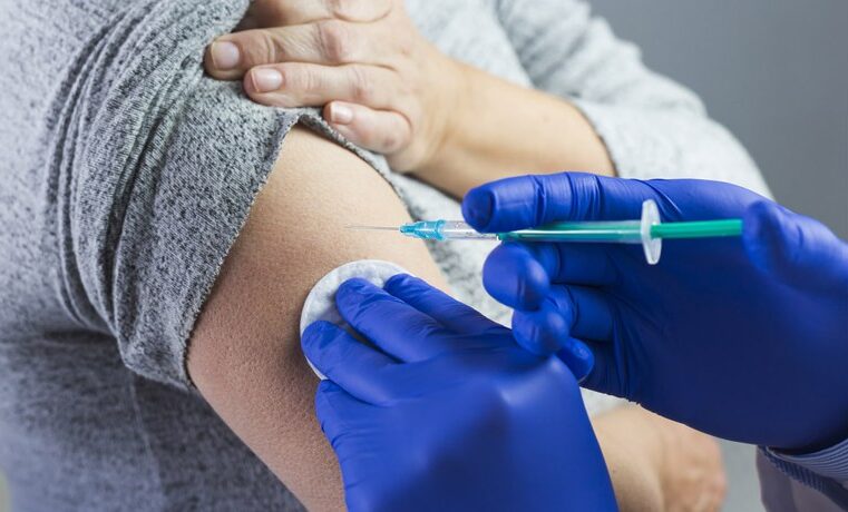 Estados e municípios pedem coordenação nacional em vacinação contra Covid-19