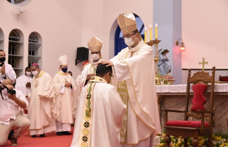 Ordenação de dom Dorival reúne 10 bispos em Montes Claros