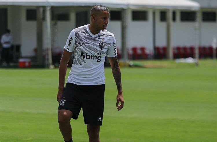 Jair treina com elenco em preparação do Atlético para enfrentar Bragantino