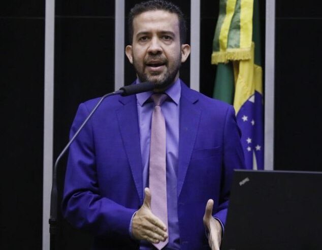 André Janones se lança candidato a presidente da Câmara