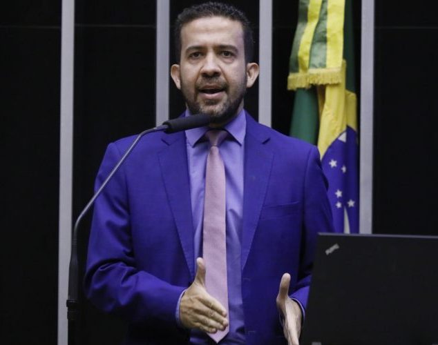 André Janones se lança candidato a presidente da Câmara