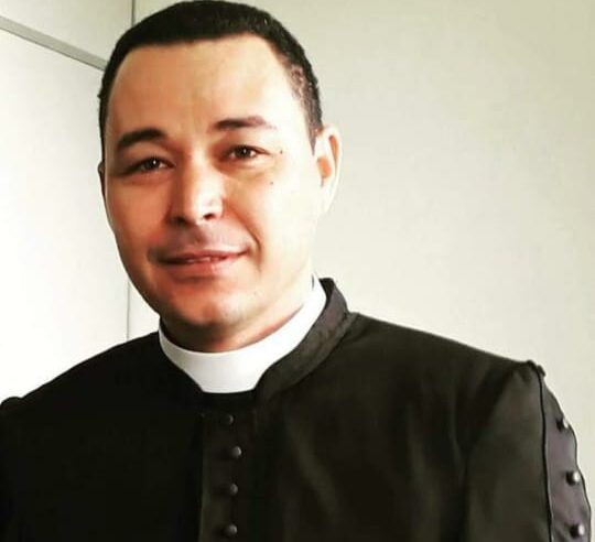 Vigário da Catedral de Montes Claros desaparece após cair em cachoeira natural de Bocaiuva