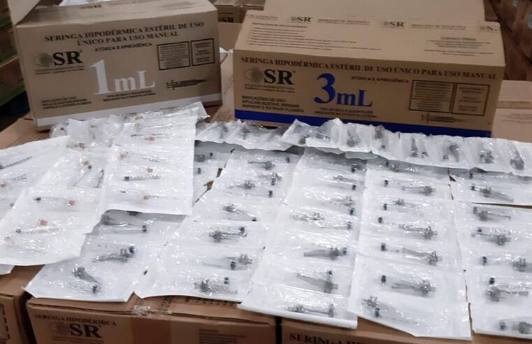 Governo de MG recebe mais um lote de seringas para vacinação contra a Covid-19
