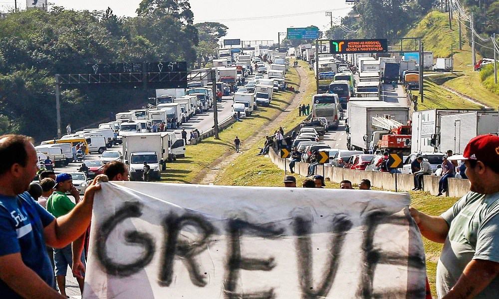 Conselho Nacional do Transporte Rodoviário de Cargas (CNTRC) confirmou a paralisação dos caminhoneiros para a próxima segunda-feira