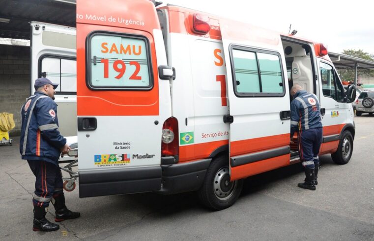 SAMU atende vítimas de capotamento na MGC-122