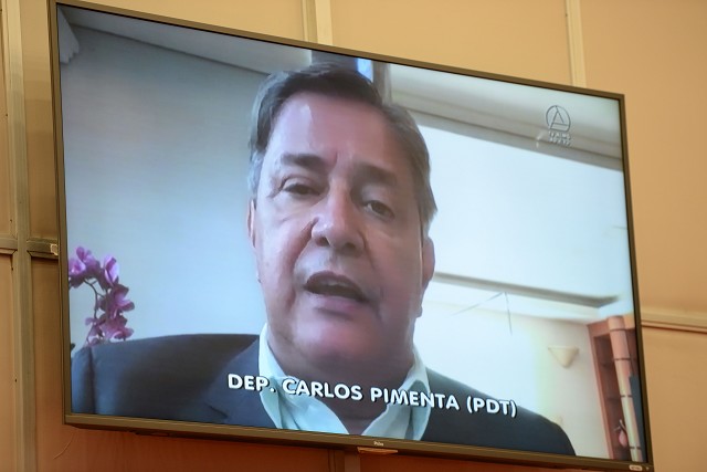 Carlos Pimenta alerta sobre golpe aplicado para casos de Covid-19