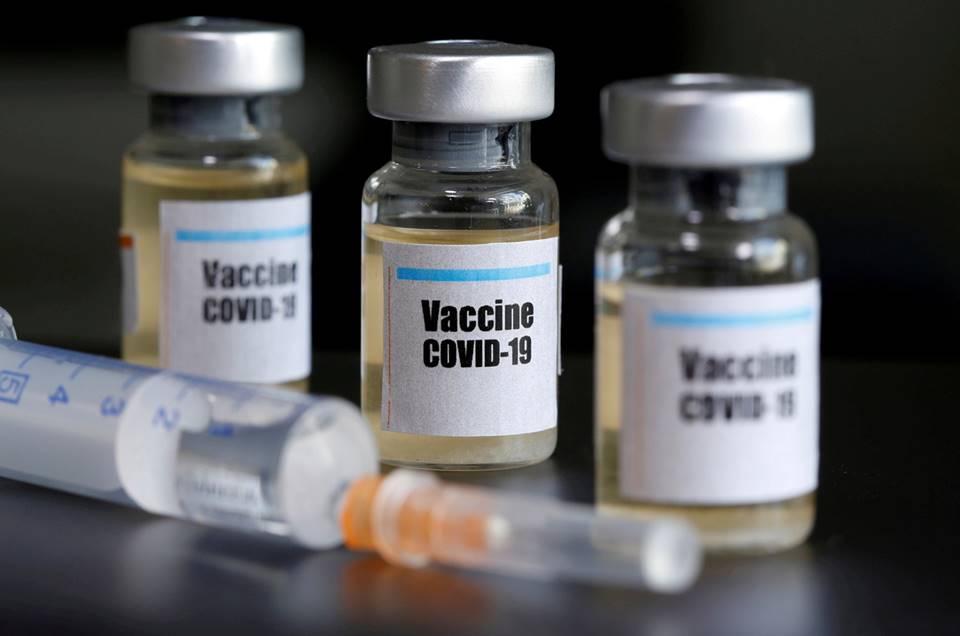Gerente de Saúde alega que foi vacinada por contato com público
