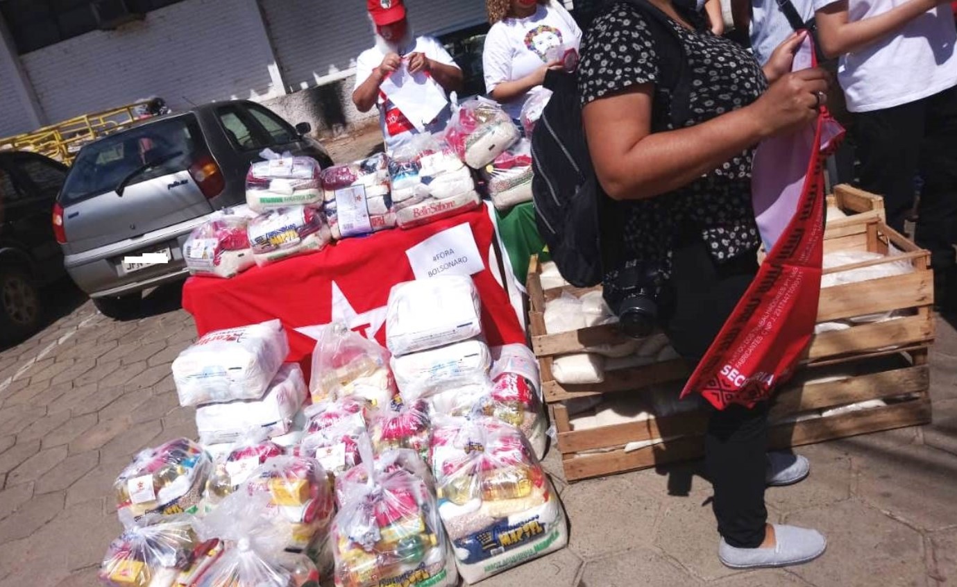 PT Solidário fez drive thru para receber doações de alimentos