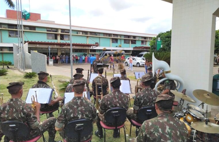 Banda de música do Exército leva momentos de alegria e ânimo a hospital