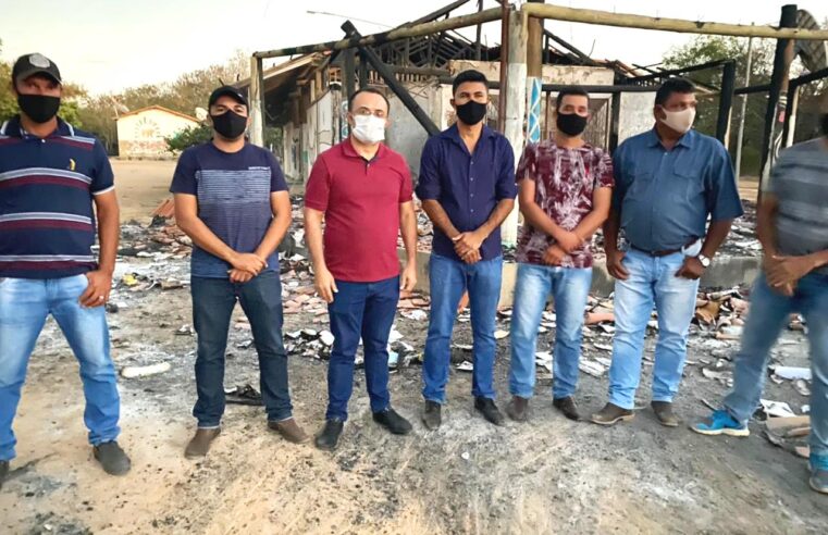 Zé Reis visita escola indígena incendiada e anuncia decisão de MG reconstrução prédio