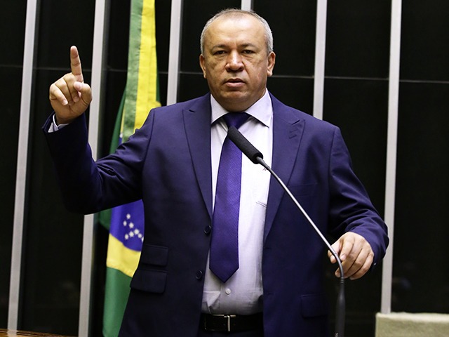Deputado Paulo Guedes critica aumento para o fundão eleitoral