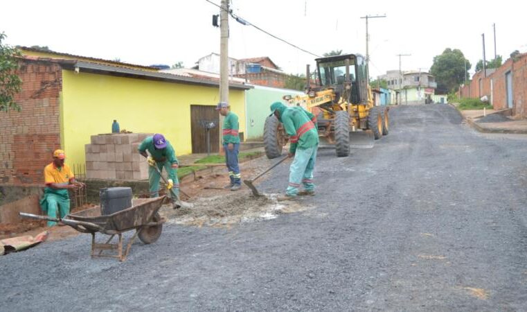 Montes Claros contrata R$ 6,6 milhões para pavimentar ruas da cidade