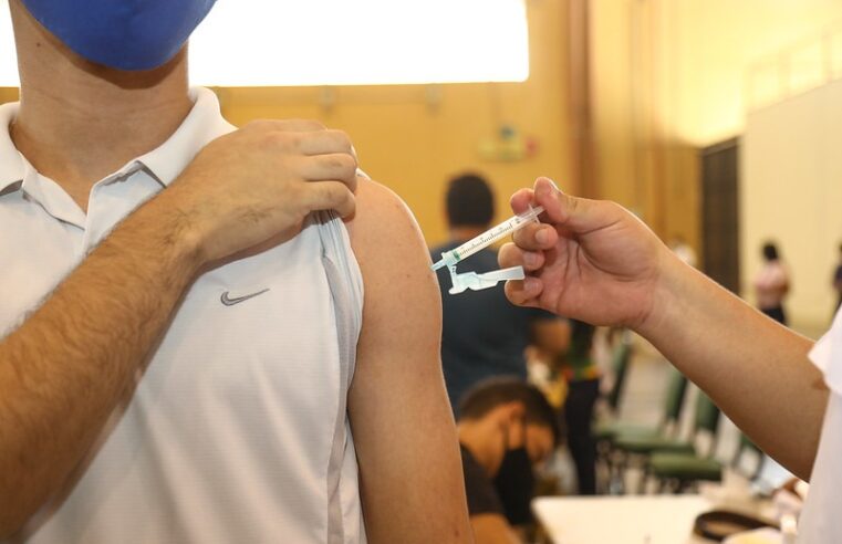 Pirapora vacina pessoas com 18 anos contra a Covid nesta semana