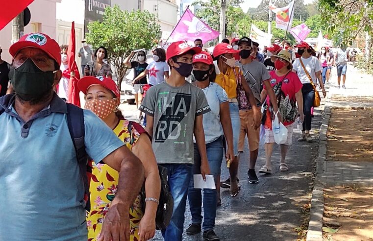 Frente Brasil realiza evento de protesto na avenida Francisco Sá