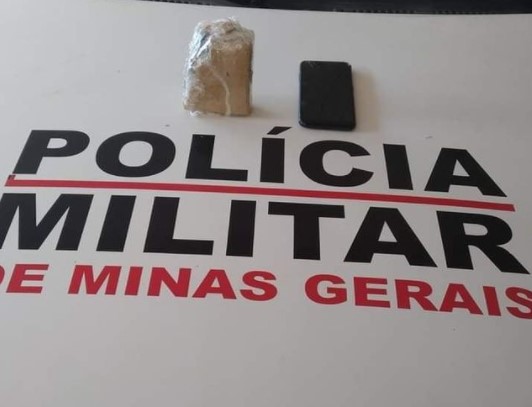 Patrulhamento pelo bairro Santa Cecília, policiais militares abordam menor de 16 anos por tráfico de drogas