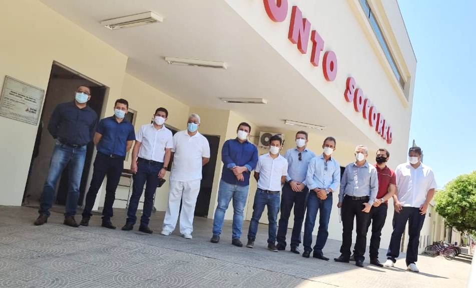 Deputado Marcelo Freitas visita obras de ambulatório oncológico em Taiobeiras