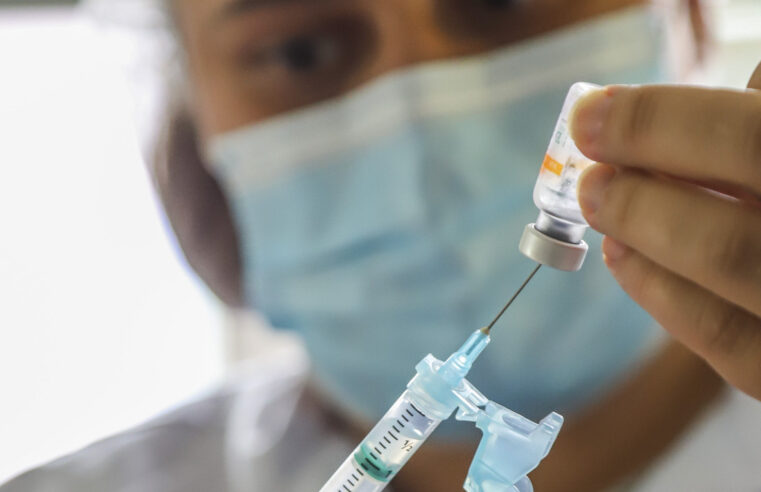 Saúde entrega vacinas para reforço contra a covid-19