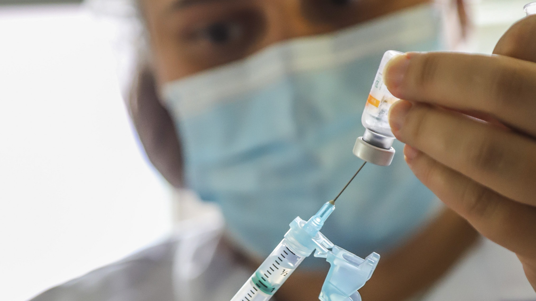 Saúde entrega vacinas para reforço contra a covid-19
