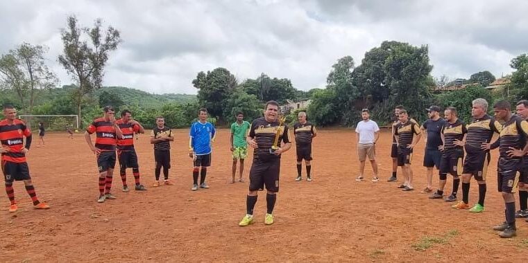 Marcelo Freitas garante construção de estádio de futebol em Vila Nova de Minas