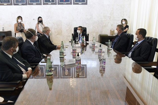 ALMG recebe visita de novo embaixador de Israel