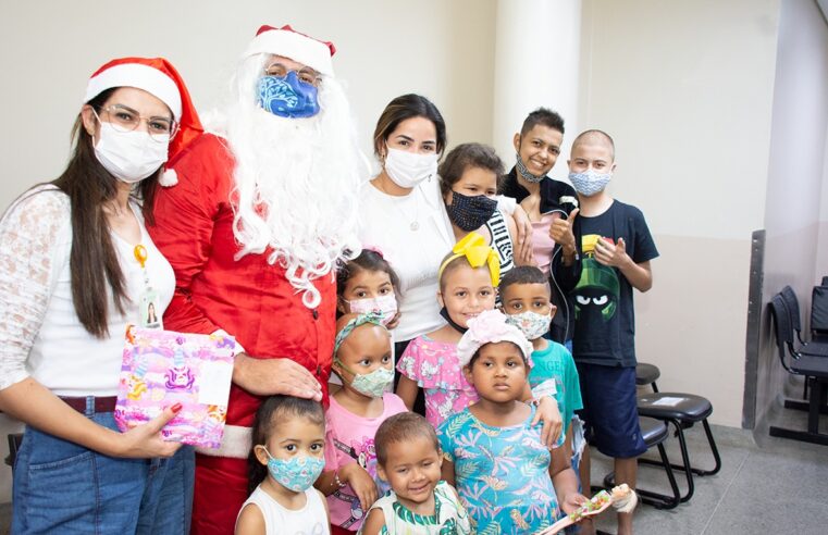 GTH leva Papai Noel a Santa Casa Montes Claros