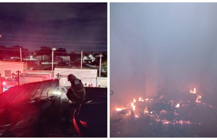 Bombeiros combatem incêndio em barracão no bairro Cintra, em Montes Claros