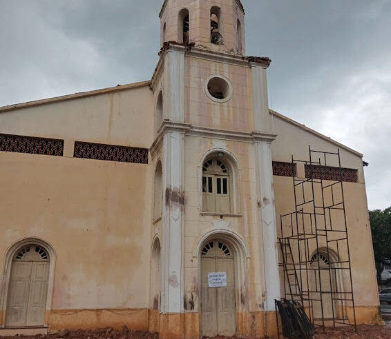 ESPINOSA | Parte da torre da Matriz de São Sebastião desaba após chuva