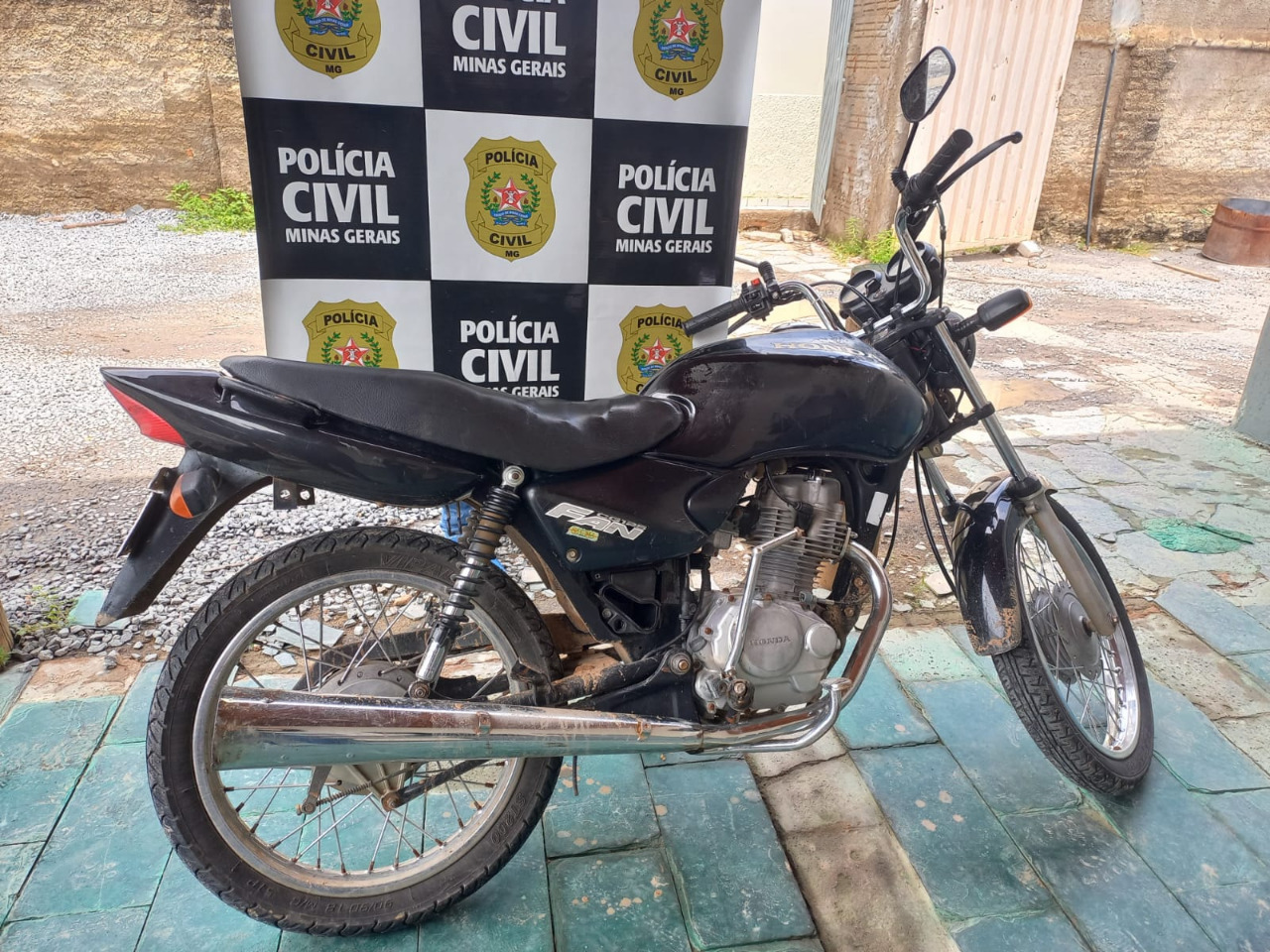 PCMG recupera motocicleta furtada em Januária