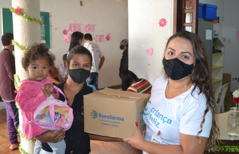 Montes Claros distribui cestas básicas para participantes do programa Criança Feliz