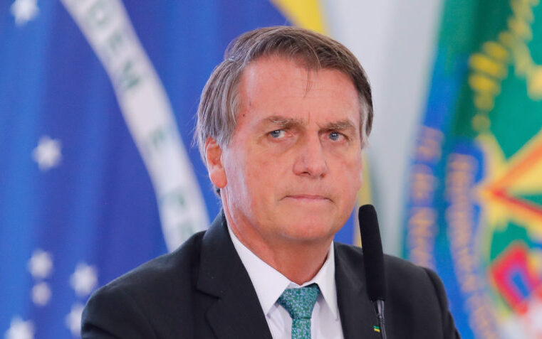 Bolsonaro aciona AGU para decreto do passaporte em Montes Claros
