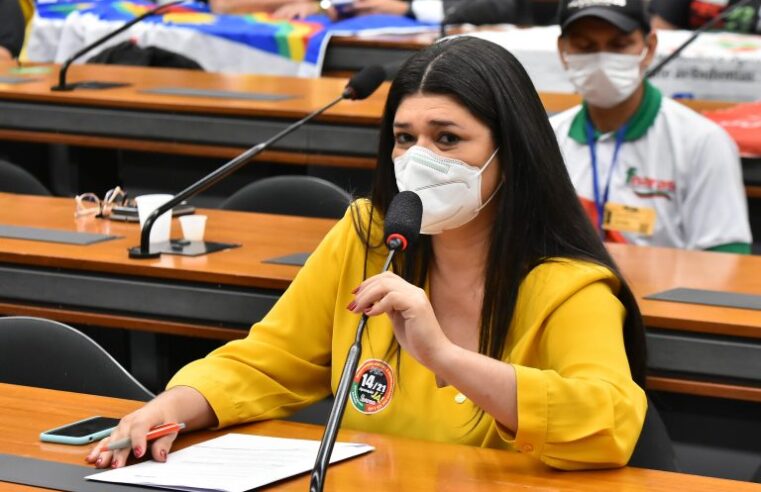 Proposta institui piso salarial para quadro técnico e administrativo da educação básica