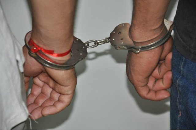 Homens são presos após assaltarem motorista de aplicativo