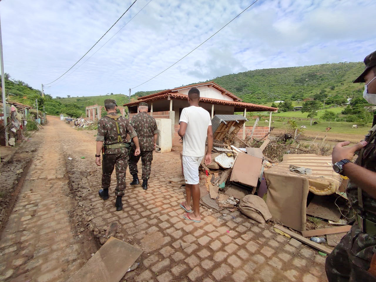 Exército auxilia população de 37 municípios atingidos por enchentes