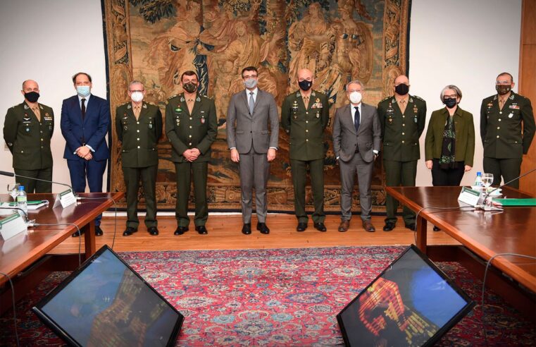 Comandante do Exército visita ministério das relações exteriores