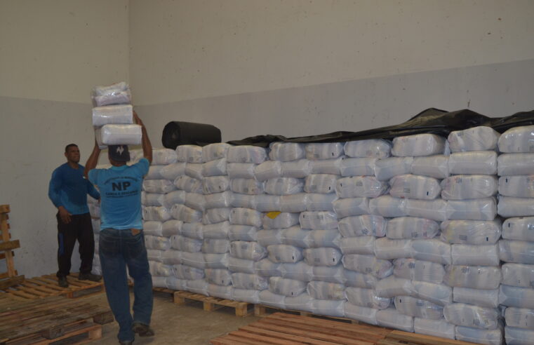 Montes Claros distribui cestas para familias em extrema pobreza