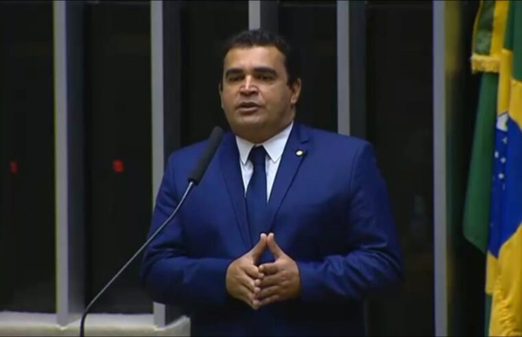 Marcelo Freitas comemora sanção de benefício para famílias carentes