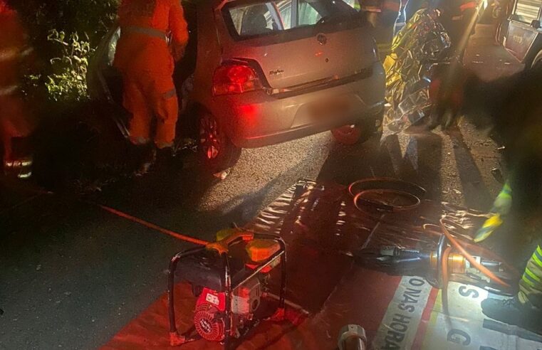 Mãe e bebê morrem em acidente entre dois carros na MGC-404, em Salinas