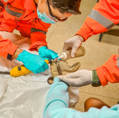 Bombeiros de Januária realizam atendimento delicado para retirada de anel preso ao dedo de jovem