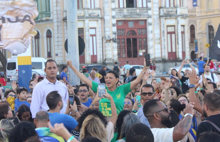 Ezenete Rodrigues, Intercessora de Bolsonaro, reuniu 10 mil pessoas em ato profético no Recife