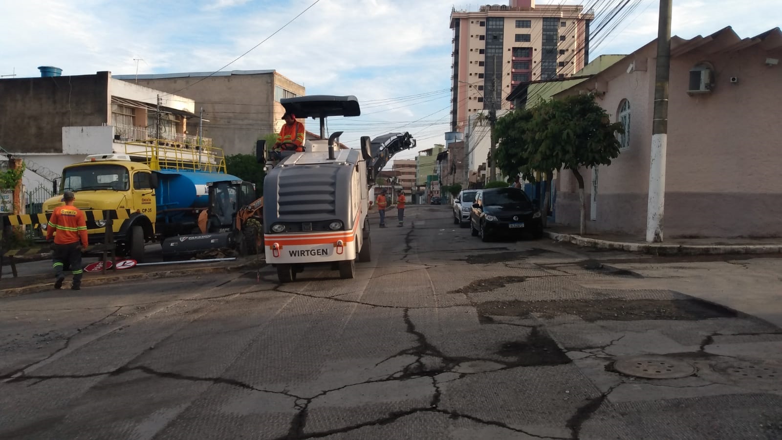 Obras de recapeamento foram iniciadas em ruas de Montes Claros