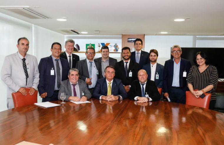 Bolsonaro anuncia recapeamento da BR-251 e verbas para Barraginhas