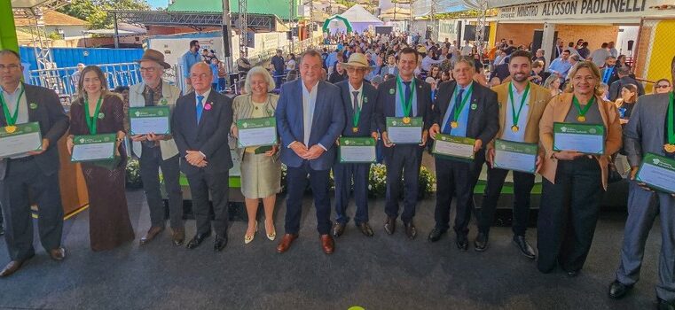 Governo de Minas entrega Medalha Ministro Alysson Paolinelli a personalidades e instituições do setor agropecuário