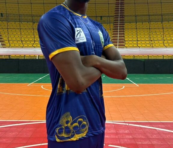 Barbadiano Rajé desembarca em Montes Claros e inicia trajetória no MOC Vôlei para a temporada 2026/2027