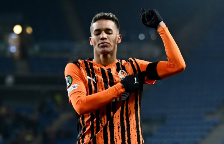 Ex-Atlético, Pedrinho marca golaço na Conference League e homenageia técnico histórico