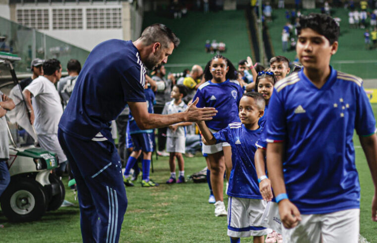 A site inglês, ex-técnico do Cruzeiro exalta torcida e cita desafios em ‘gigante’ no Brasil